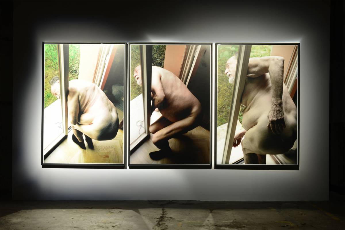 Untiled (selfportrait at home), 2014, fotografia a colori,  156 x 315 cm. (156 x 105 cm. ognuna), vista dell'installazione