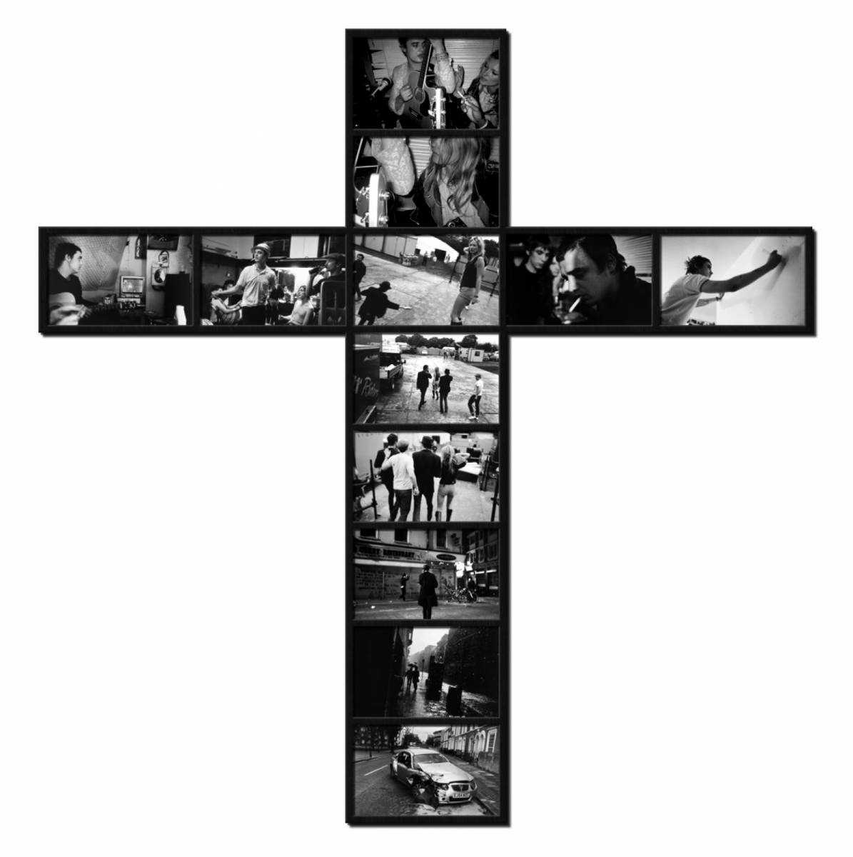  I won’t give up serie, 2007, croce 12 stampe in bianco e nero, 233 x 200 cm.